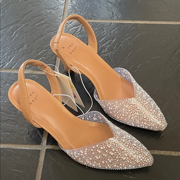 A New Day Isabel Embellished Slingback Glitter clear kitten Heels NWT size 6.5 - Picture 6 of 8